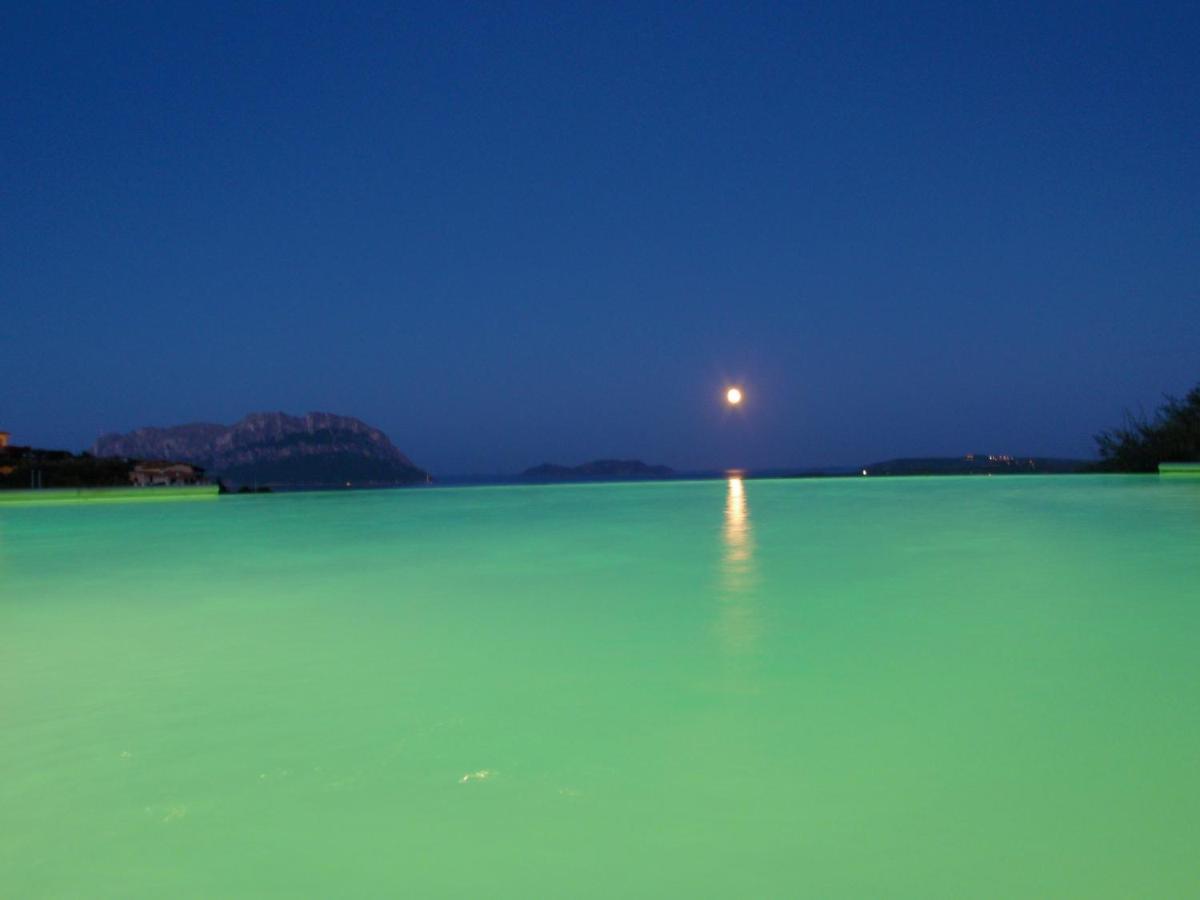 Porto Istana Villa And Pool Tavolara View מראה חיצוני תמונה